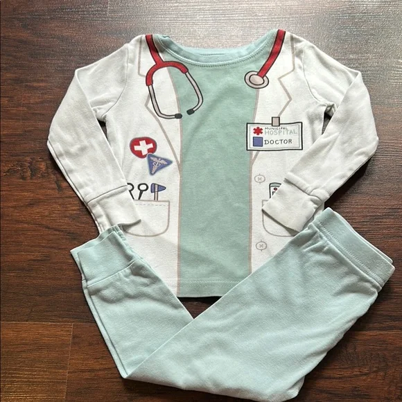 Old Navy Toddler Boy’s Pajama Set with Doctor Theme Sz 2T