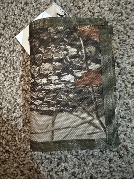 Realtree Camo Trifold Wallet with Olive Trim