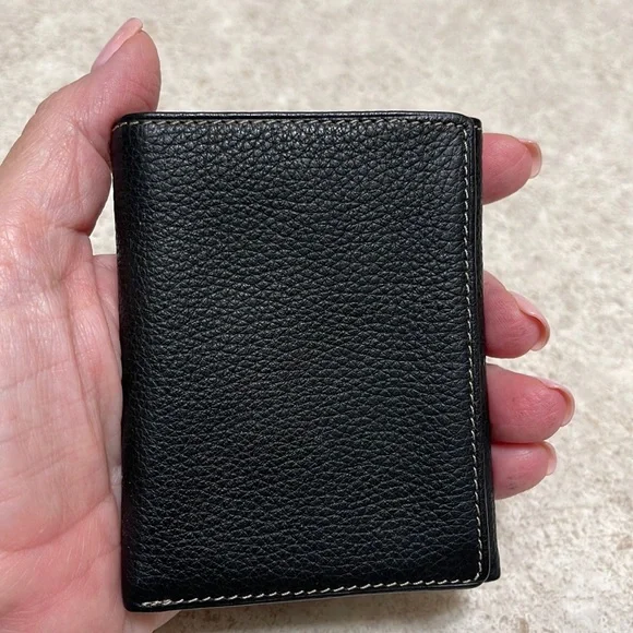 BNWOT DESIGNER BLACK PEBBLE SOFT LEATHER TRI-FOLD WALLET