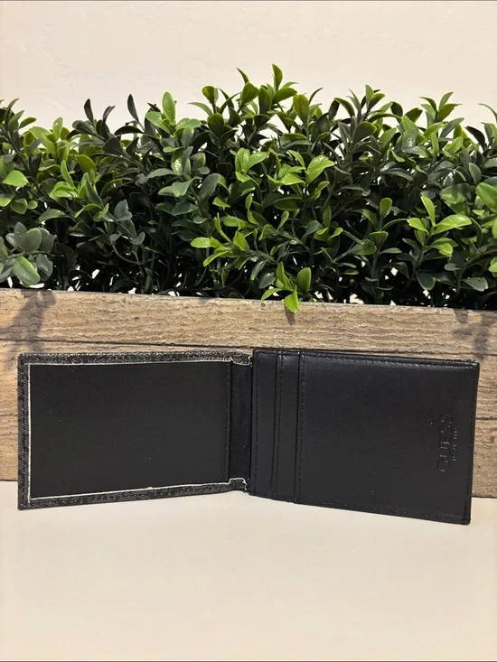 Guess Men’s Black & Gray Card Wallet