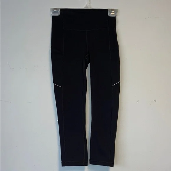 Lululemon Speed Up Crop (21