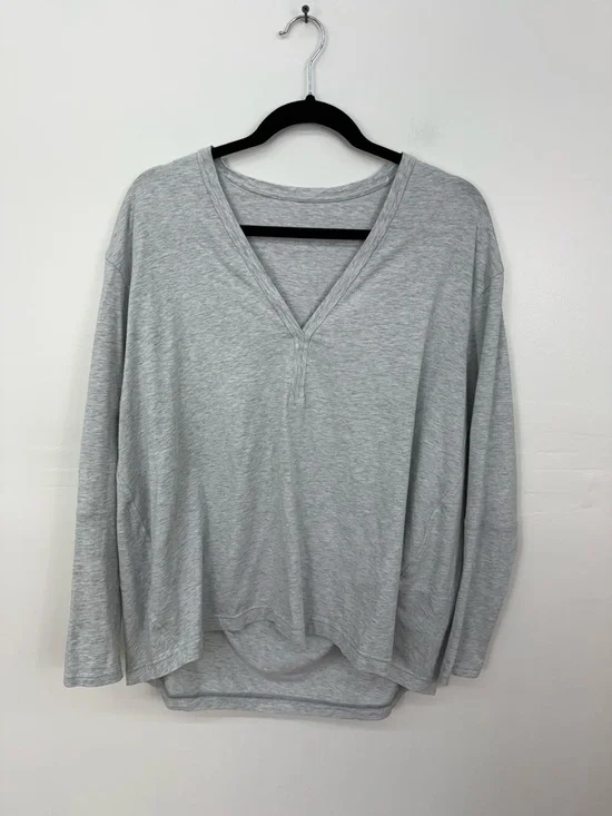 lululemon athletica Light Gray Long Sleeve V-Neck Tee R13