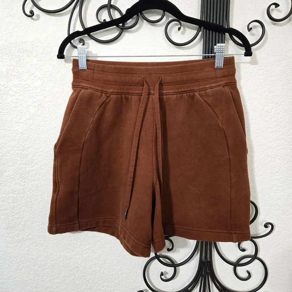 LULULEMON Scuba Shorts | 6‎