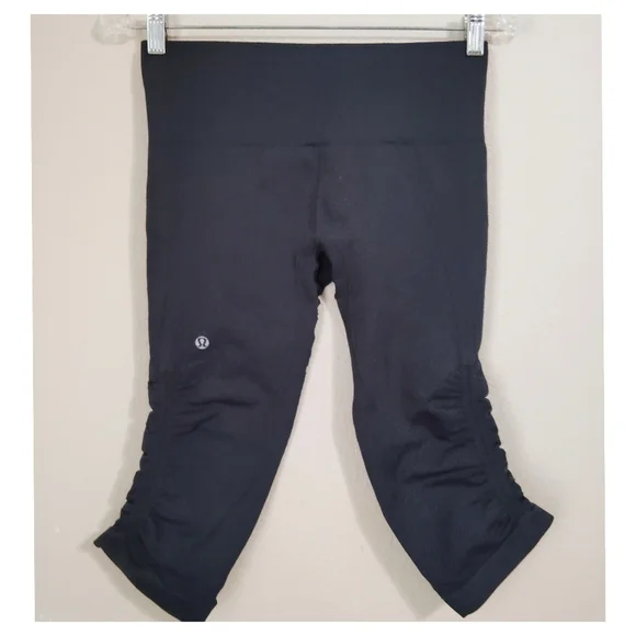 Lululemon Ebb And Flow Crop II Size 6