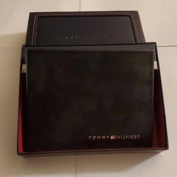 New mens black Tommy Hilfiger genuine leather wallet