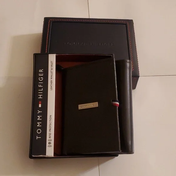 New Tommy Hilfiger Brown men's trifold real leather wallet