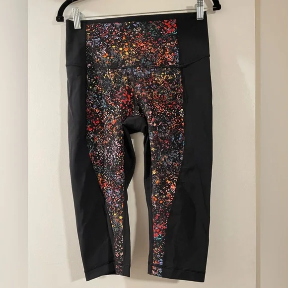 Lululemon NWOT‎ floral crop leggings 10