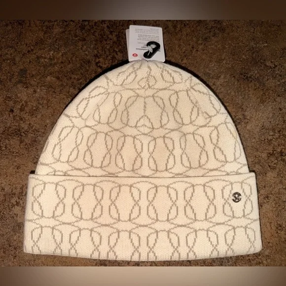 BNWT Lululemon Athletica Warm Revelation Beanie *Logo