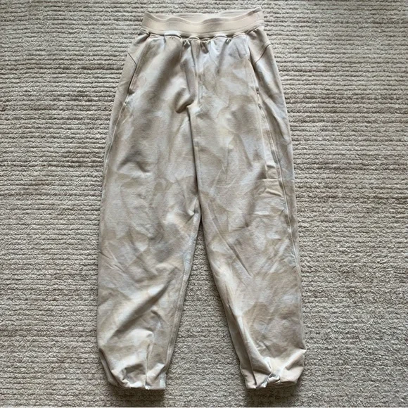 Lululemon LA Tapered Leg Jogger Beige Size 4