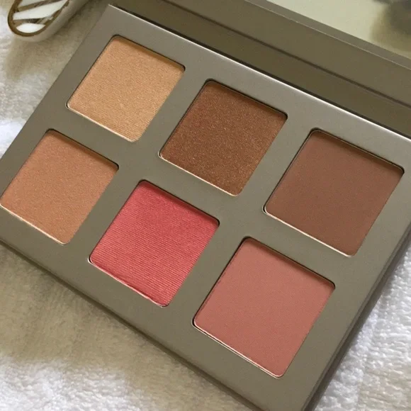 ICONIC Blaze Chaser Face Palette