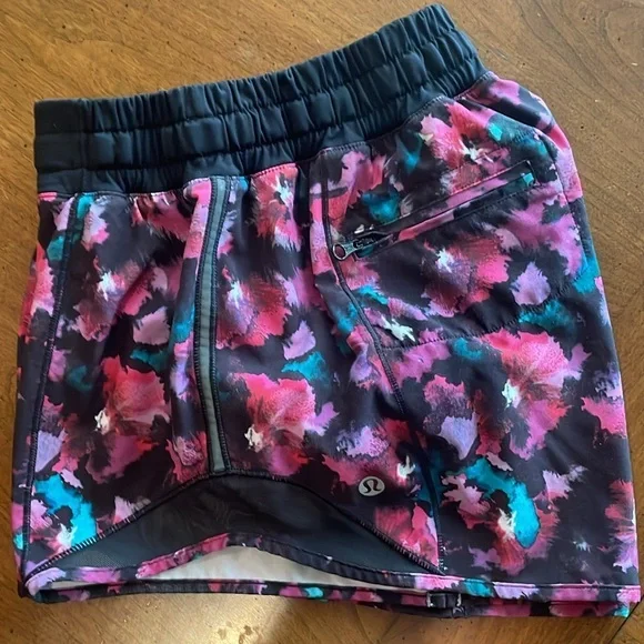 LULULEMON Speed Up Short - size womens 4