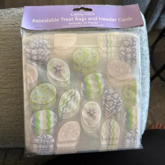 Easter Treat Bags (20) and Header Cards 20 Pieces. Egg Pattern Resealable. Bunny