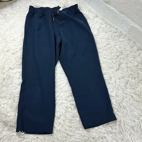 Lululemon On The Fly Crop *Woven 23
