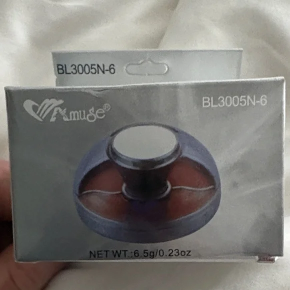 Muse Dual-Tone Blush in Silver and Brown