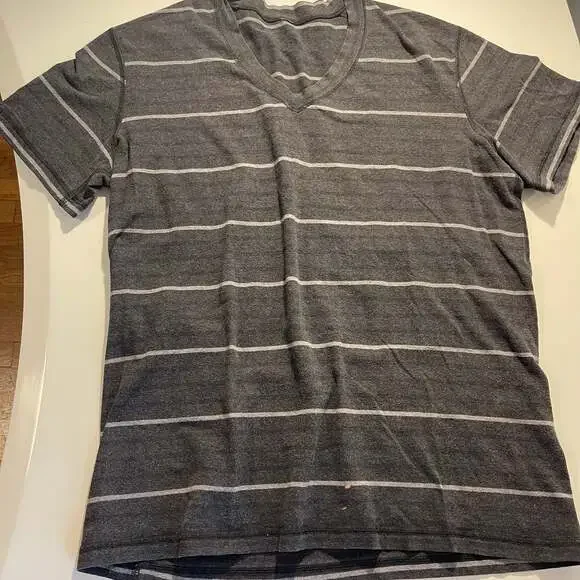 Lululemon Athletica Essential Shirt, Size M/L , V Neck Gray White stripe Preowne