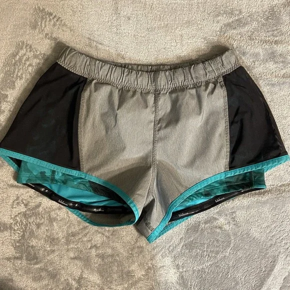 Lululemon Women Shortie Shorts Camo Lined Small 4‎