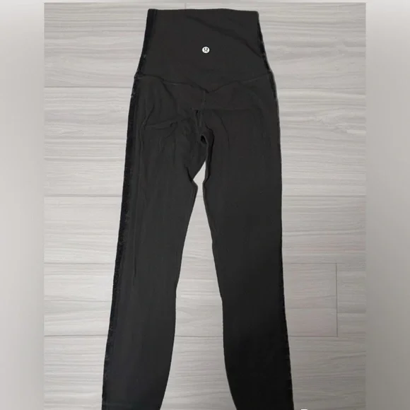 Women’s Lululemon leggings/yoga pants size‎ XS-velvet striped