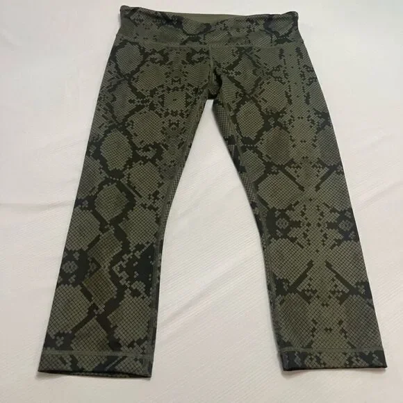 Lululemon Wunder Under 10 Green Snakeskin Luxtreme Crop RARE