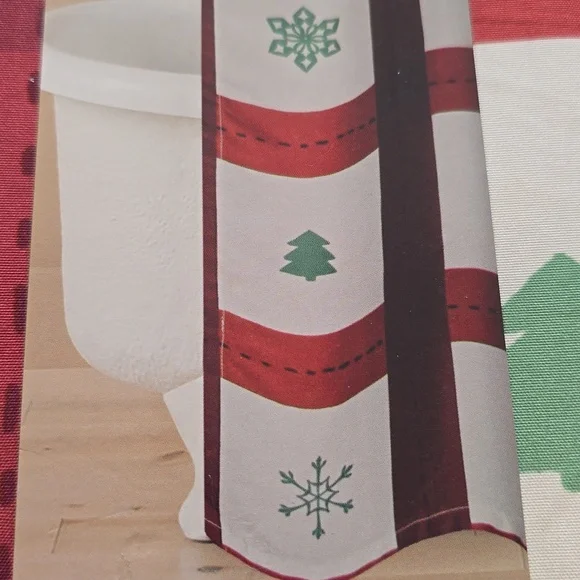 ST. NICHOLAS SQUARE BRAND HOLIDAY CHRISTMAS SHOWER CURTAIN