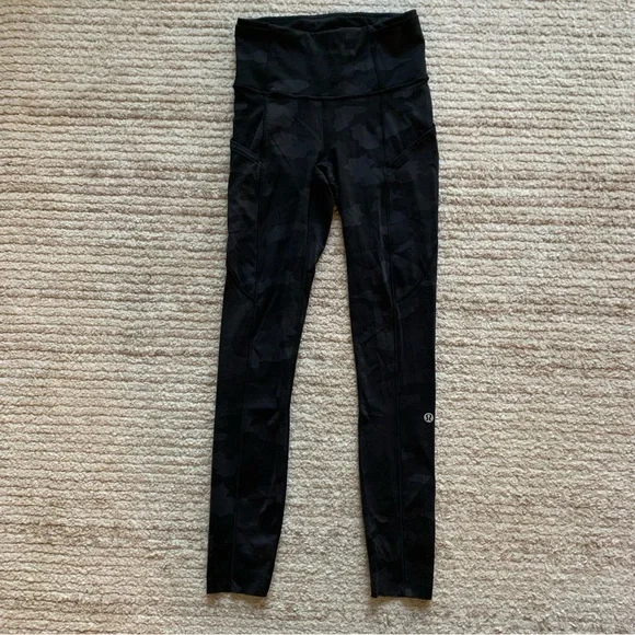 Lululemon Fast & Free Tight 25” Black Camo Size 2