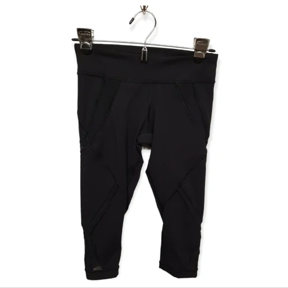 LULULEMON (Size 4) Womens Cropped Black Leggings
