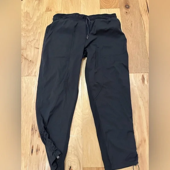 Lululemon dance studio jogger cropped/narrow at ankle