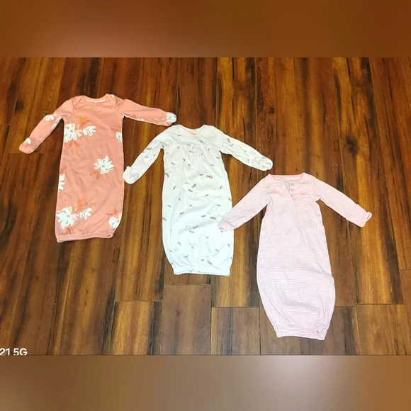 EUC Baby Girl's Carter's Sleeper Gowns  Size Newborn