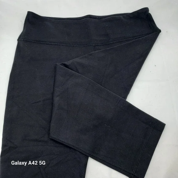 Lululemon Black Cropped Leggings Yoga Pants Size 8 Athletic Gym Wear