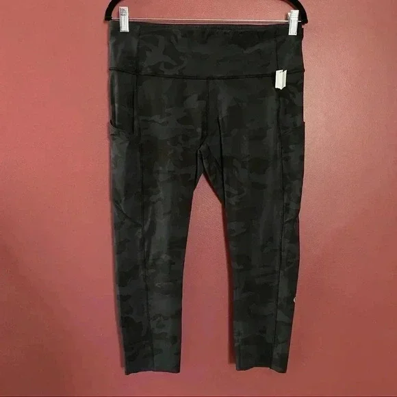Lululemon Women's Fast HR Crop Camo