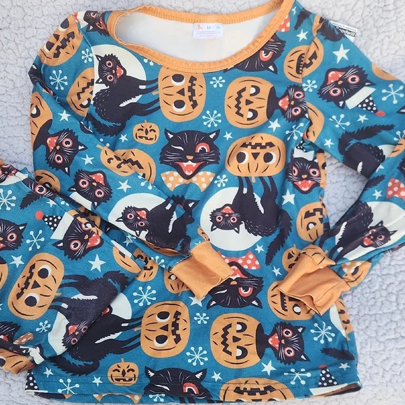 SHIRLEY AND STONE, Kids Soft  Halloween Cat and Pumpkin Print Pajama Set Sz M
