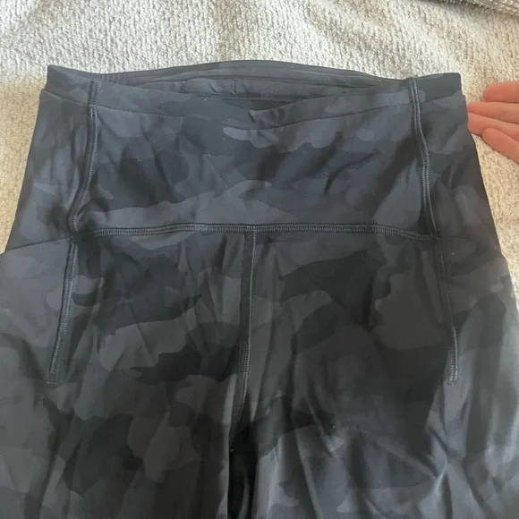 Lululemon Fast and Free High-Rise Leggings Black Camo Size 4