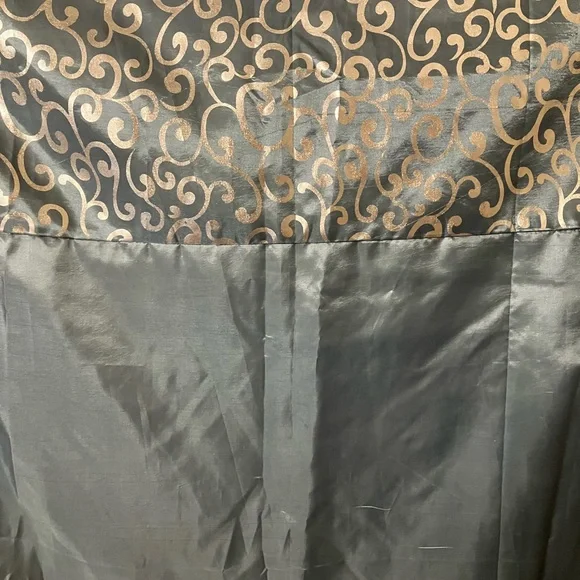 🎁2/$12  BLUISH-GREENISH & SILVER LIKE NEW SHINY WASHABLE CLOTH SHOWER CURTAIN