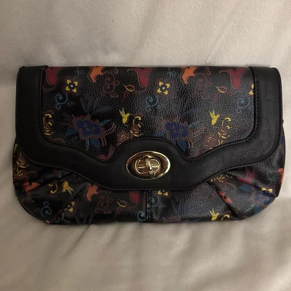 ALDO clutch
