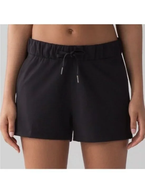 Lululemon On The Fly 2.5” Athletic Shorts Black Womens Size 8