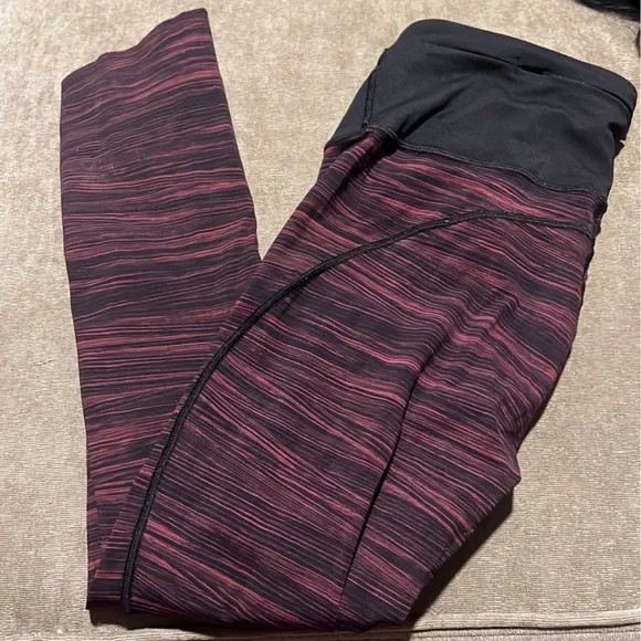 Lululemon Run The Day Crop in Low Tide Blush Berry Black‎ size 4