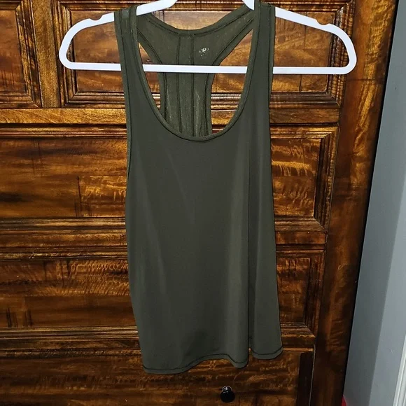 Lululemon Womens Dark Green Tie Back Tank Top. 17