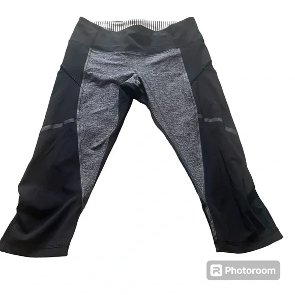 Lululemon black and gray cropped athletic leggings with mesh and pockets