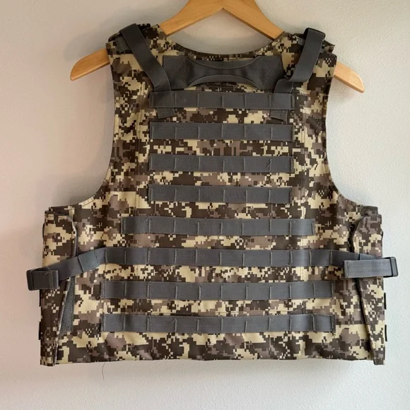 Digital Camouflage Tactical Vest Men’s Medium Adjustable Outdoor Utility Gear