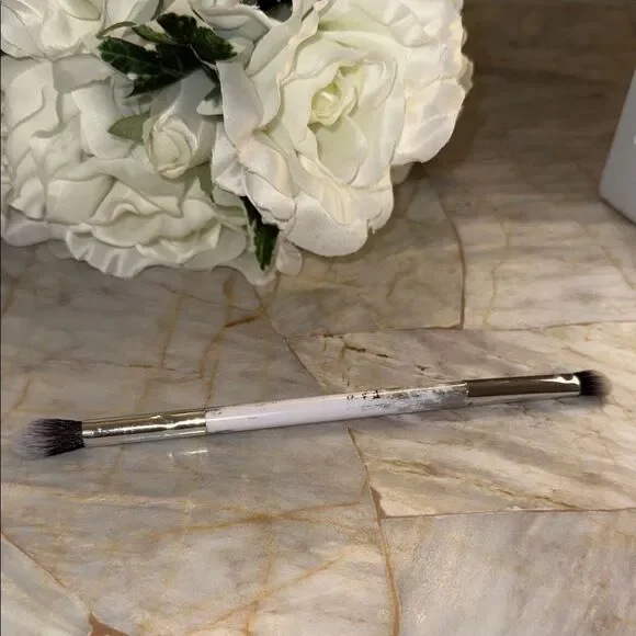 Tarte Dual Ended Eyeshadow Blending and Smudge Brush White Silver