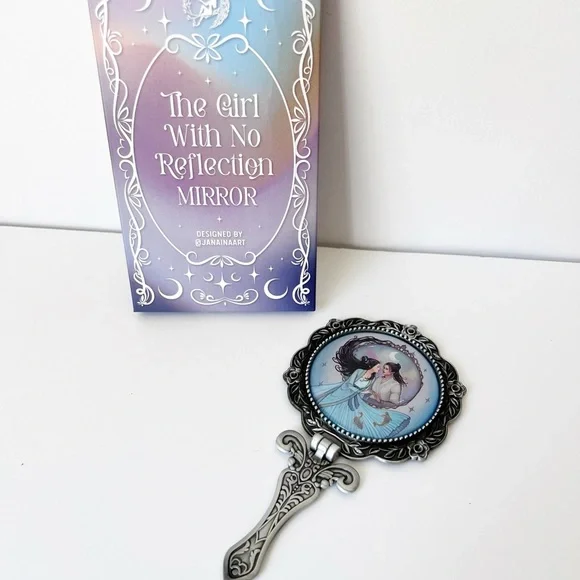 Fairyloot The Girl With No Reflection Hand Mirror Silver Ornate‎ Folding Vanity