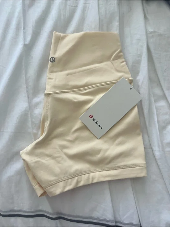 Lululemon Align No Line High-Rise Short 4” Buttercream