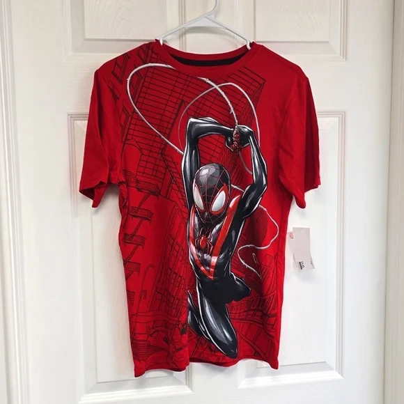 Marvel Spider-Man Kids Shirt. Size Small (wrongly sided as 18) See photos
