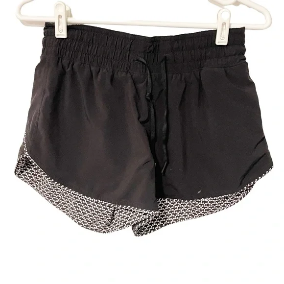 Lululemon Size‎ 4 Black Choose a Side Reversible Athletic Pull on Shorts
