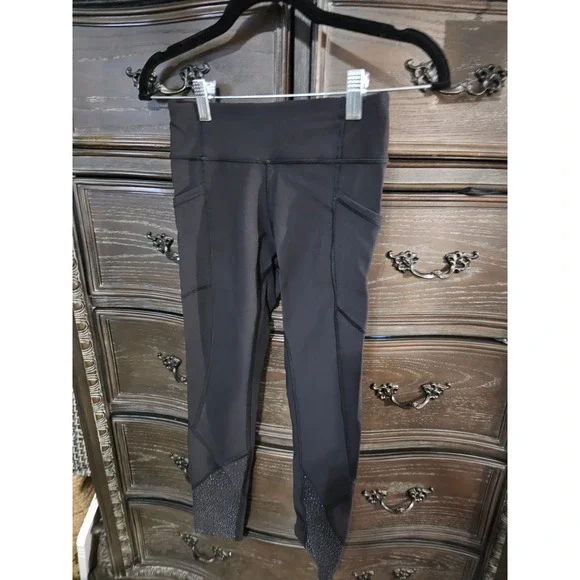 Lululemon Speed Up Tight Black Reflective Scallop Hem Running Leggings Womens 4