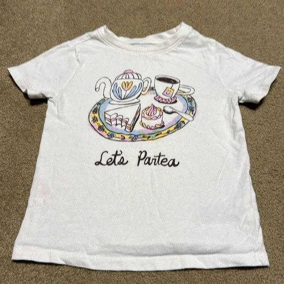 Old Navy Girls’ short-sleeve shirt in size 5T.