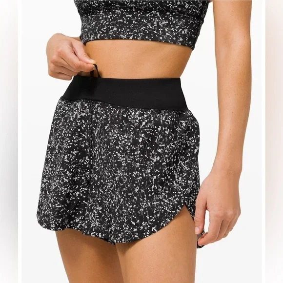 Lululemon Find Your Pace Short 3” - Crinkle Dust Reflective Alpine White 6