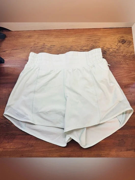 Lululemon Hotty Hot High Rise Short 4” Mint Moment Size 2 EUC