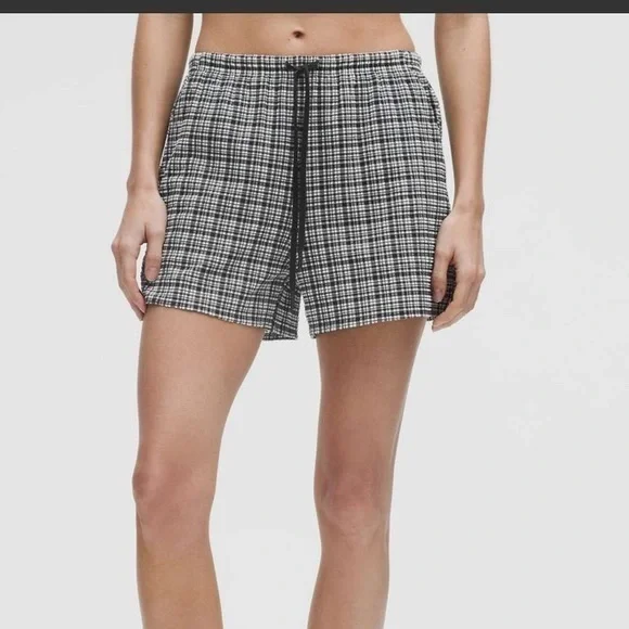 Lululemon Seersucker Check Mid-Rise Pull-On Short 3
