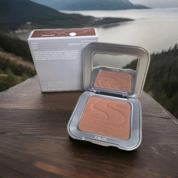 R.E.M. BEAUTY Hypernova Satin Matte Bronzer in Cocoa-Nut~ NIB