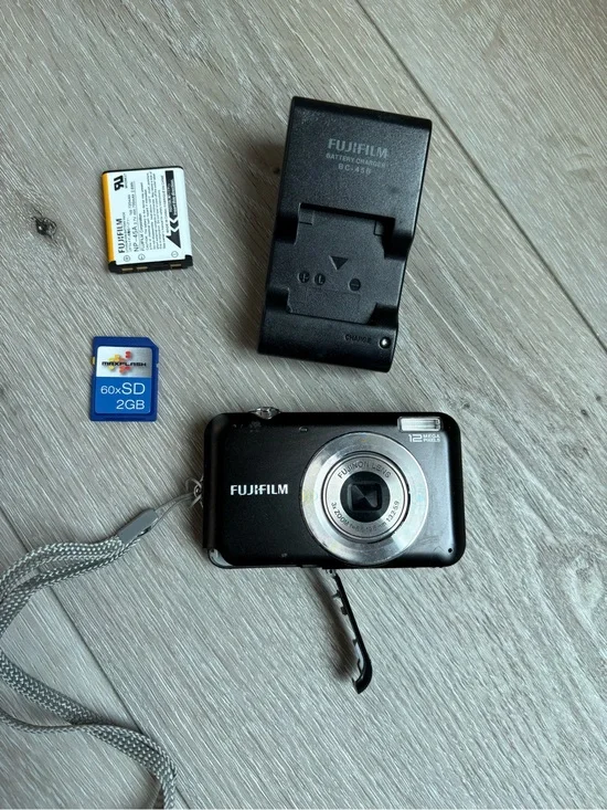 Fuji FinePix JV100 12MP Digital Camera, Battery, Sd  2 Gb Charger Tested